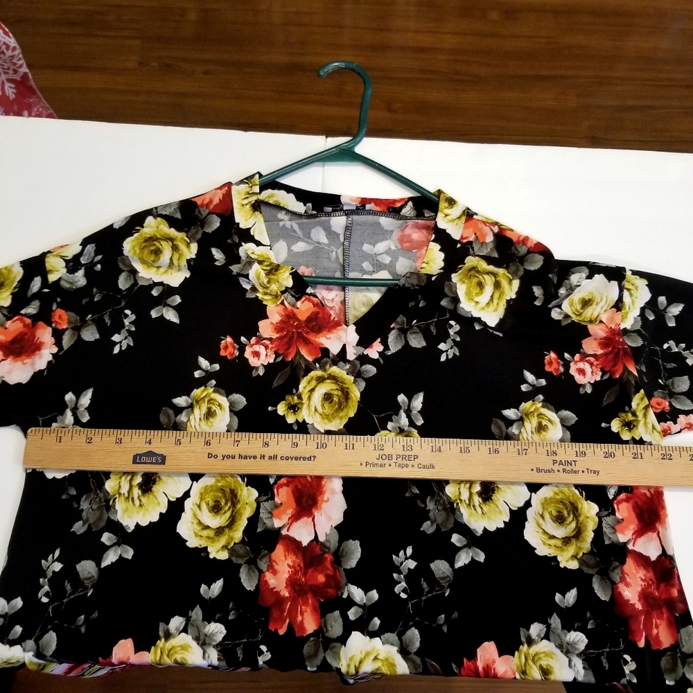 White Birch Tunic Top Women's Small Floral Oversized Hi Lo Hem Black Red Yellow - Picture 6 of 9
